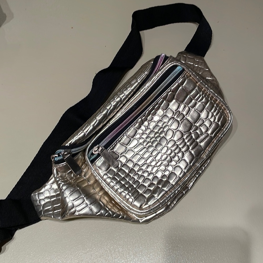 CROSS BODY BAG